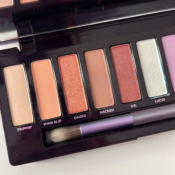 URBAN DECAY NAKED ULTRAVIOLET EYESHADOW PALETTE - Picture 3 of 4
